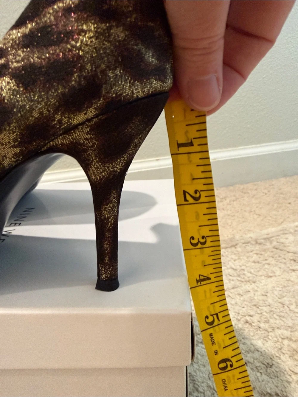 NIB Nine West Size 9.5M Pointy Toe Stiletto Animal Print Glittery Metallic Gold